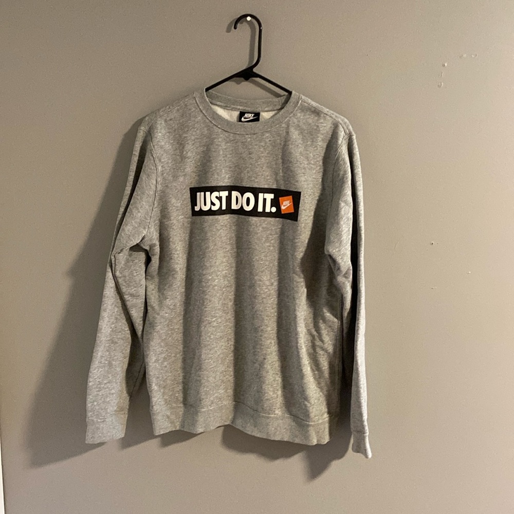 Nike crewneck sweatshirt. Grey, size medium